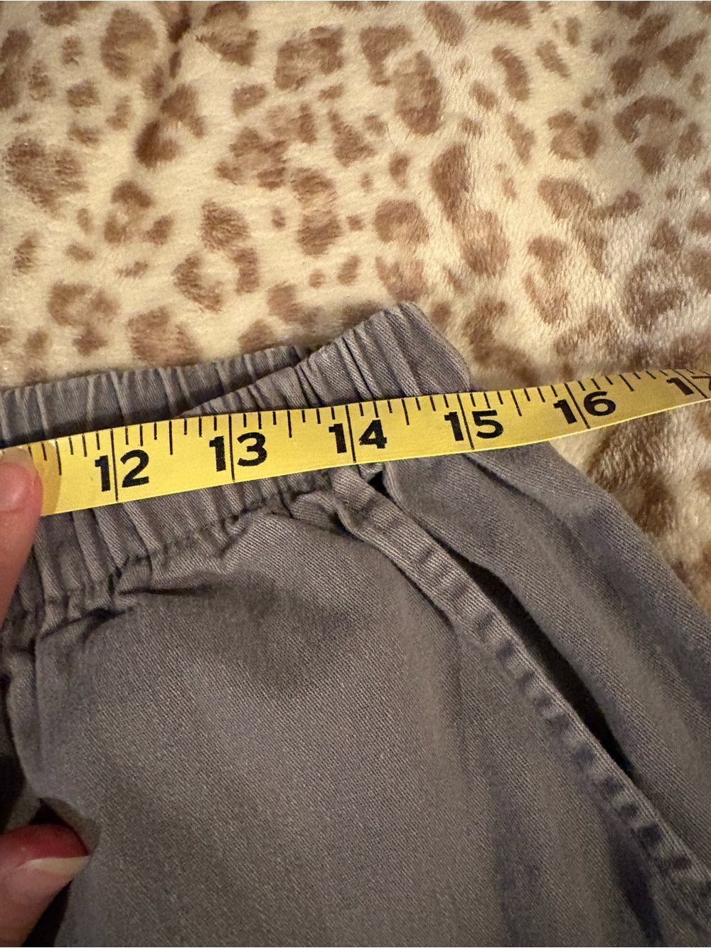 Women’s Gray Pull On Cropped Pants Size Petite Large - Picture 7 of 7